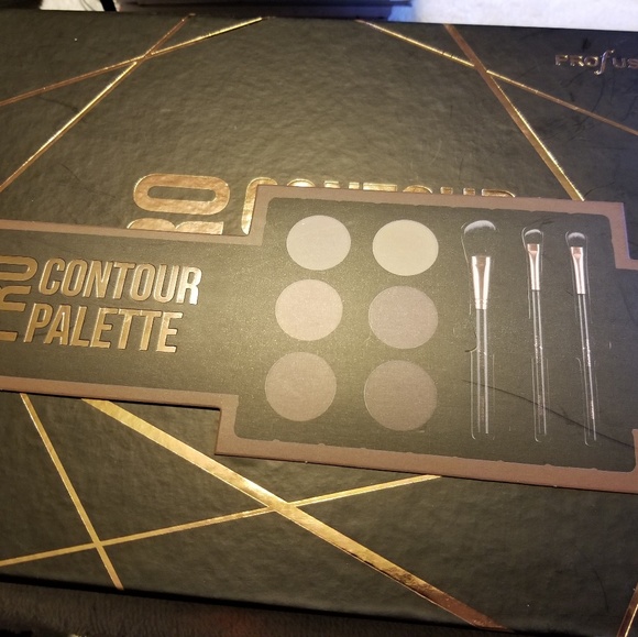 Makeup - Picture 2 of 2